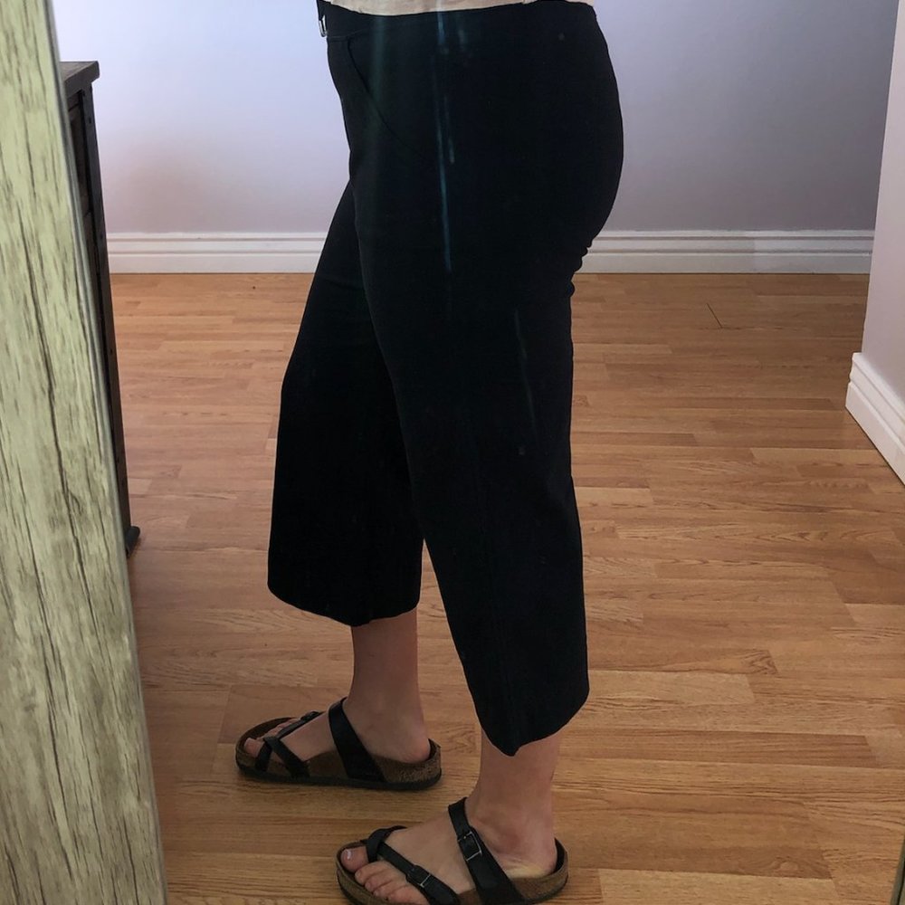 Lululemon cropped flare leggings, size 8, black